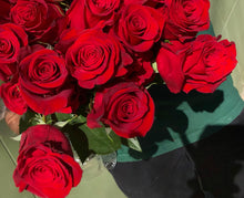 Load image into Gallery viewer, Red Roses
